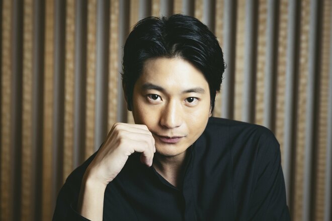 向井理　撮影／有坂政晴　ヘアメイク／宮田靖士　スタイリスト／外山由香里（9/10）