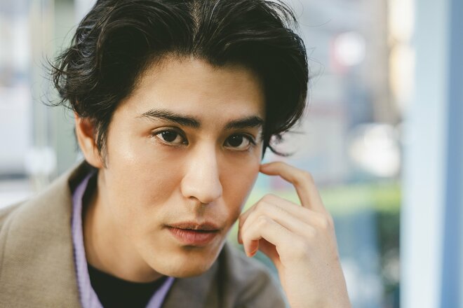 寛一郎　撮影／有坂政晴　ヘアメイク／Taro Yoshida (W)　スタイリスト／石井大（2/10）