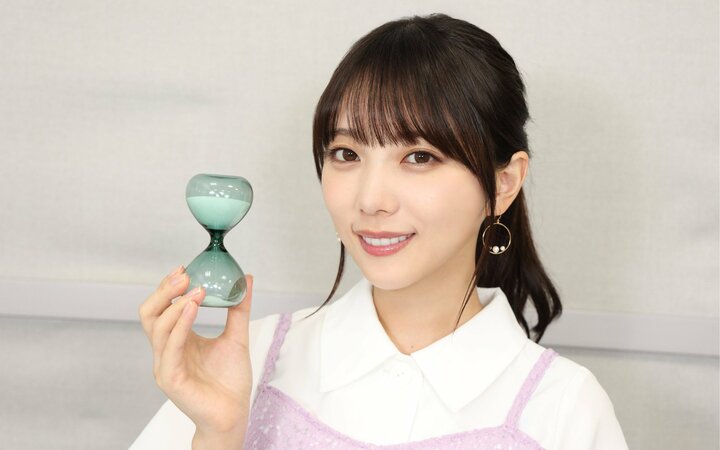｢私だったらそっちを選ぶ｣乃木坂卒業・与田祐希が“セから本命”の下剋上！｢私生活でも喜怒哀楽があまり出ない｣彼女が初ラブコメで挑んだ“全力の顔芸” 