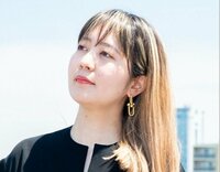 新川帆立が「紙の本は、文章の重みや密度が違うと感じています」と語る理由