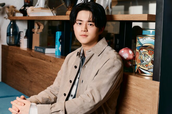 鈴鹿央士　撮影／松島豊　 ヘアメイク／宮本愛（yosine.）  スタイリスト／朝倉豊（2/10）