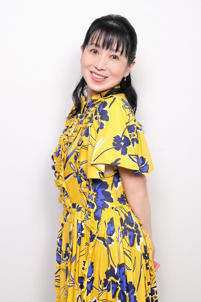 西村知美　撮影／河村正和　スタイリング／三上しろえ(西村知美)　ヘアメイク／佐藤ひろ子(西村知美)　（2/4）