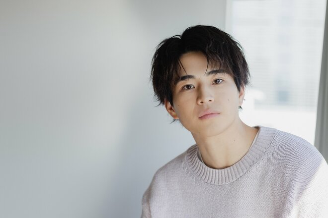 中沢元紀　撮影／有坂政晴　ヘアメイク／速水昭仁　スタイリスト／田中トモコ（6/10）