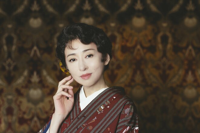 松雪泰子　撮影／有坂政晴　ヘアメイク／中野明海　衣装／舞台衣装（1/10）