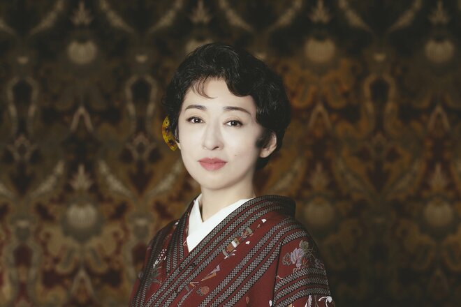 松雪泰子　撮影／有坂政晴　ヘアメイク／中野明海　衣装／舞台衣装（7/10）