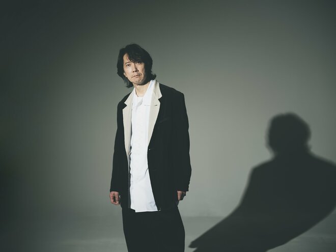 佐々木蔵之介　撮影／冨田望　スタイリング／勝見宜人（Koa Hole inc.）　ヘアメイク／西岡達也（ラインヴァント）（8/10）