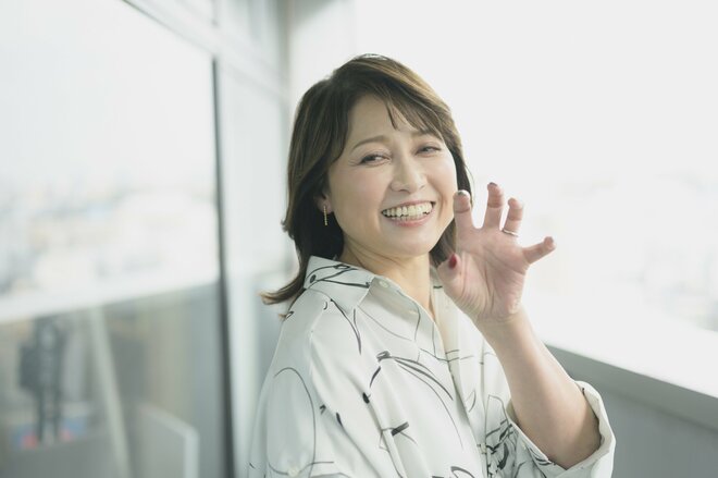 岡崎朋美　撮影／冨田望（4/5）