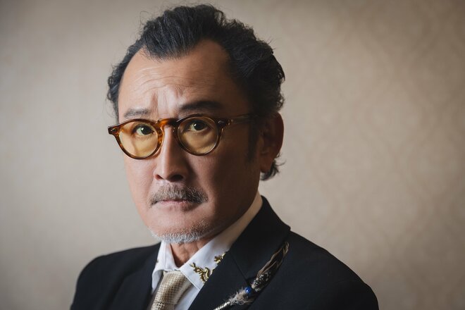 吉田鋼太郎　撮影／有坂政晴（4/5）