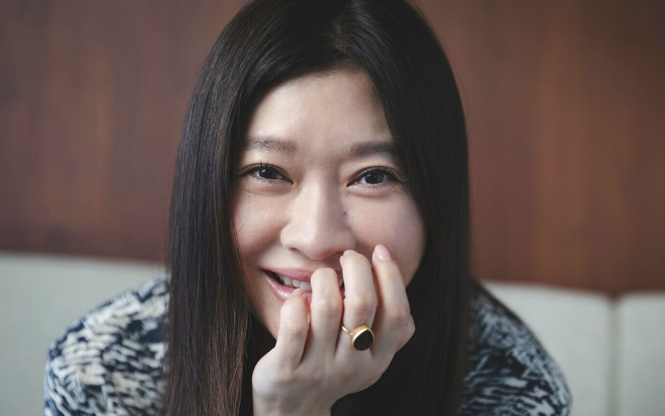 篠原涼子、人生に訪れる変化を楽しむコツは“呼吸法と挑戦”「好奇心を