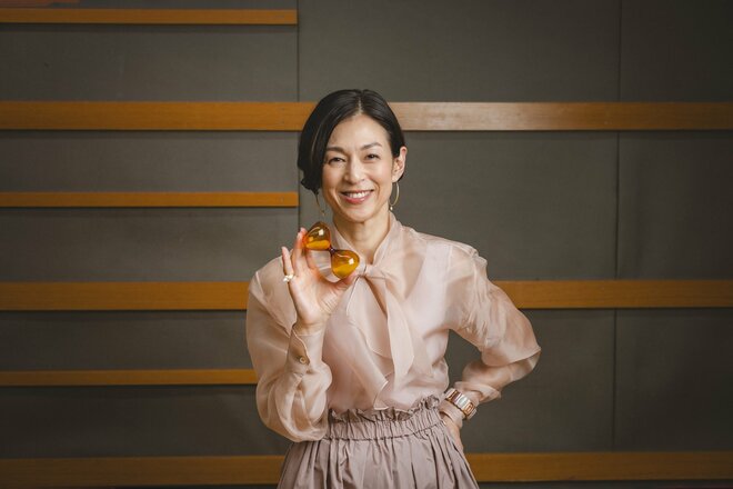 鈴木保奈美　撮影／有坂政晴　ヘアメイク／福沢京子　スタイリスト／犬走比佐乃（5/10）