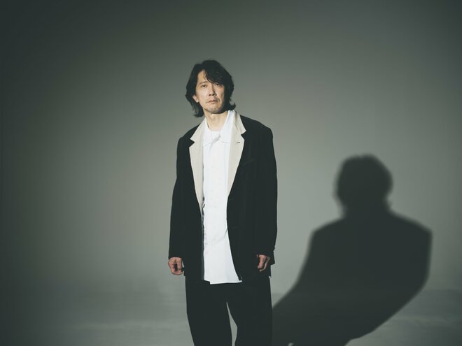 佐々木蔵之介　撮影／冨田望　スタイリング／勝見宜人（Koa Hole inc.）　ヘアメイク／西岡達也（ラインヴァント）（2/10）
