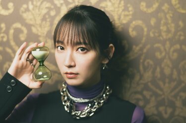 吉岡里帆さんがドラマ等で着用使用されました。勿論、直筆サイン入り