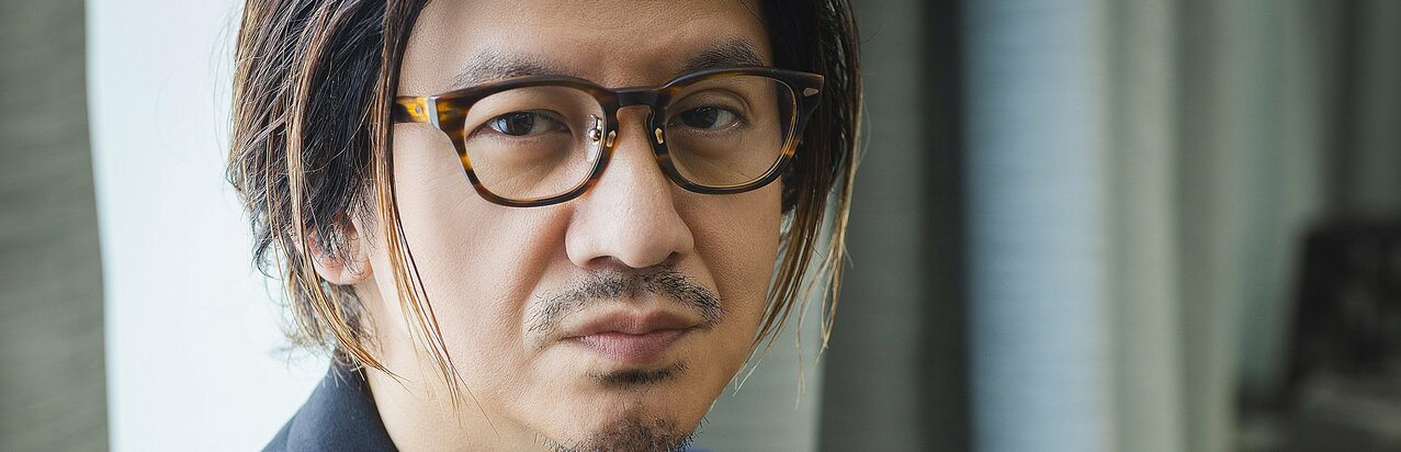 岡本健一『みんな鳥になって』主演・中島裕翔へ向ける温かなまなざしと「先輩とか後輩とかそういう関係じゃなく」特別な関係性}