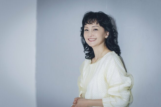 南果歩　撮影／有坂政晴　ヘアメイク／黒田啓蔵（K-Three）　スタイリスト／坂本久仁子（8/10）