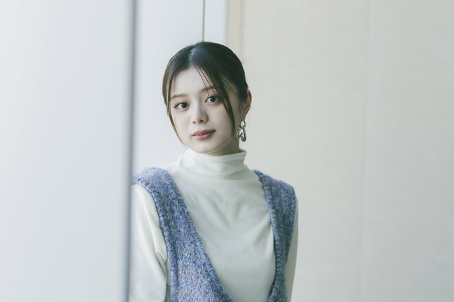 紺野彩夏　撮影／有坂政晴　スタイリスト／田中あゆみ　ヘアメイク／田中陽子（2/8）