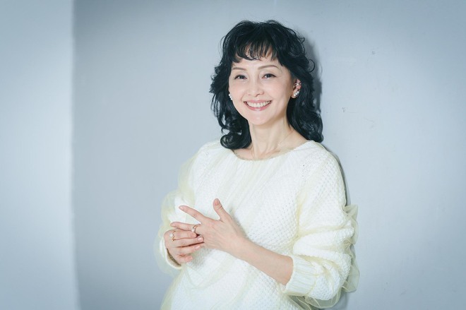 南果歩　撮影／有坂政晴　ヘアメイク／黒田啓蔵（K-Three）　スタイリスト／坂本久仁子（9/10）