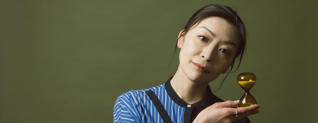 俳優・内田慈、『田鎖ブラザーズ』本編とショートドラマを行き来して。2つの視点から描かれる“役の奥行き”}