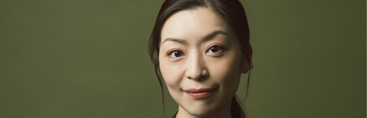 朝ドラ『風、薫る』で共演・見上愛とOGトーク！内田慈が明かす「頭にハイビスカス」のギャル時代から日大芸術学部を中退して突き進んだ道}