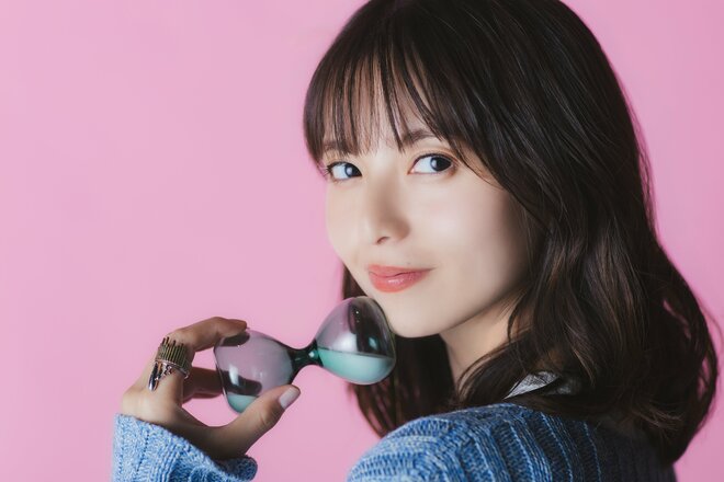 齋藤飛鳥　撮影／有坂政晴　ヘアメイク／猪股真衣子（TRON）　スタイリスト／市野沢祐大（TEN10）（9/9）