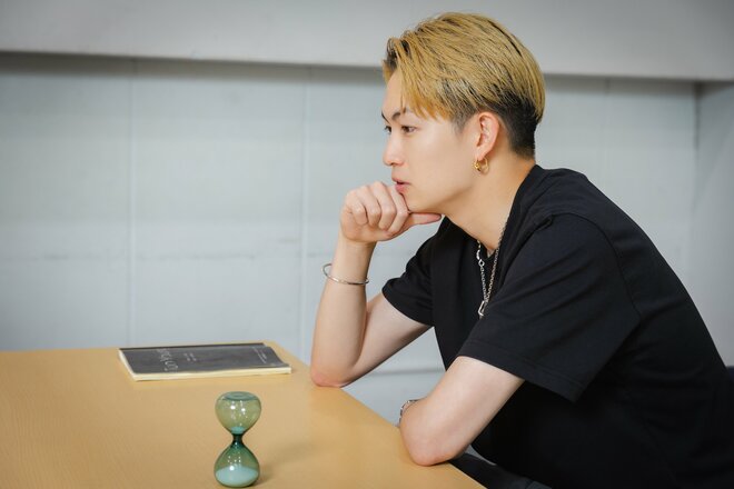 綱啓永　撮影／有坂政晴（8/10）