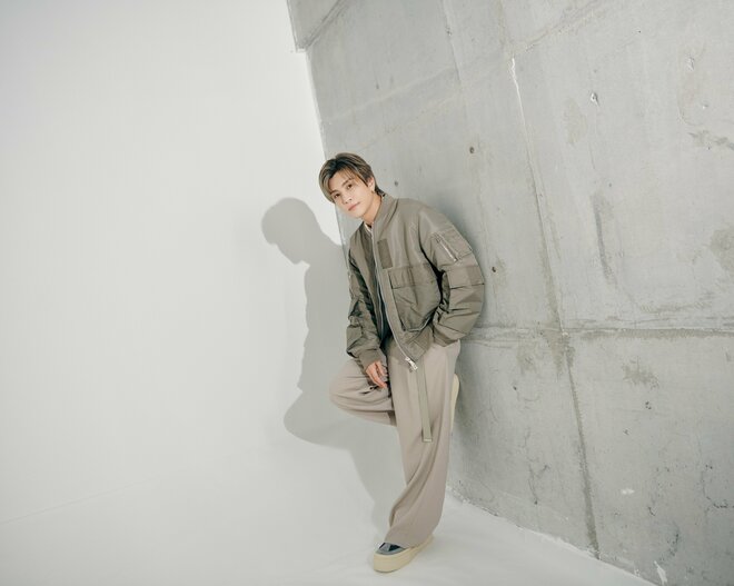 岩田剛典　撮影／北浦敦子　ヘアメイク／下川真矢　スタイリスト／渡辺康裕（2/7）