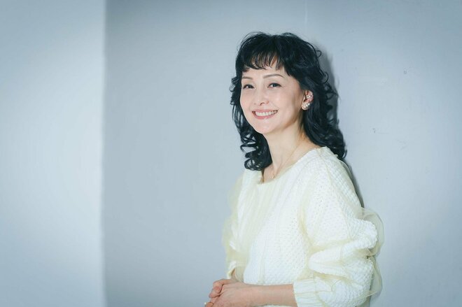 南果歩　撮影／有坂政晴　ヘアメイク／黒田啓蔵（K-Three）　スタイリスト／坂本久仁子（8/10）