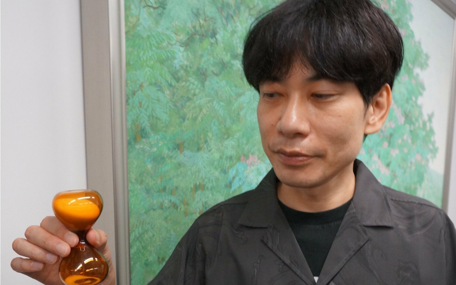 (2ページ目) インパルス板倉俊之「最初の小説の登場人物の名前を三上にした理由」と「執筆の際のルーティーン」は？｜オリジナル｜インタビュー