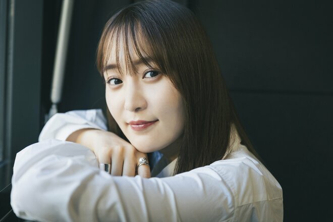 菅井友香　撮影／有坂政晴　ヘアメイク／相場清志(eif)　スタイリスト／山本杏那 （2/6）