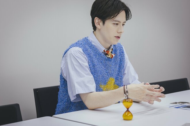 ウエンツ瑛士　撮影／有坂政晴　ヘアメイク／松永香織　スタイリスト／上野真紀（9/10）