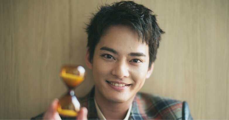 ｢デビューはSUPER EIGHTのバックダンサー｣中山優馬が語る｢無茶ぶり的な仕事が多かった(笑)｣元の事務所で得た力、舞台で｢先輩方が仕掛けてくるボールを全部受け切りたい｣}