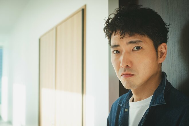 柄本佑　撮影／有坂政晴（9/10）