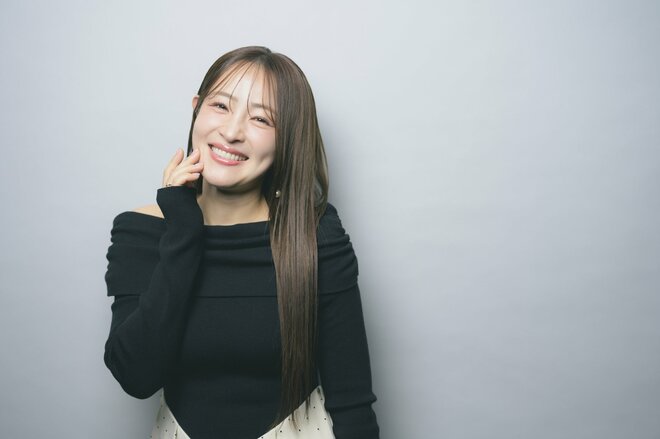 大沢あかね　撮影／冨田望　ヘアメイク／榊ひかる　スタイリスト／村松栞奈（5/5）