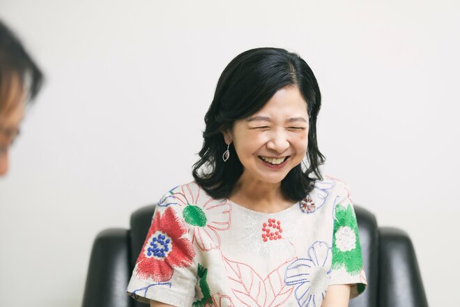 宮崎美子　撮影／有坂政晴　スタイリスト／坂能 翆　ヘアメイク／荒木 由希子（2/6）