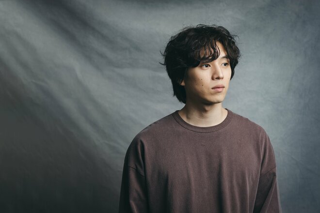 坂東龍汰　撮影／有坂政晴　スタイリスト／李靖華　ヘアメイク／後藤泰（1/10）