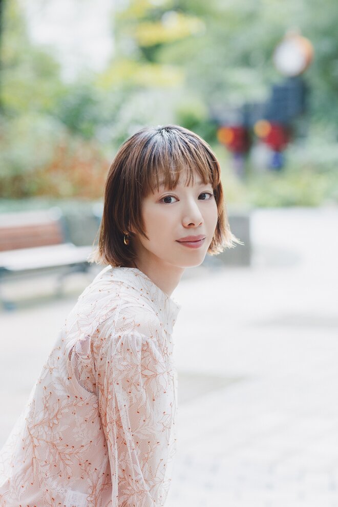 夏帆　撮影／有坂政晴　ヘアメイク／石川奈緒記　スタイリスト／金子夏子（3/4）