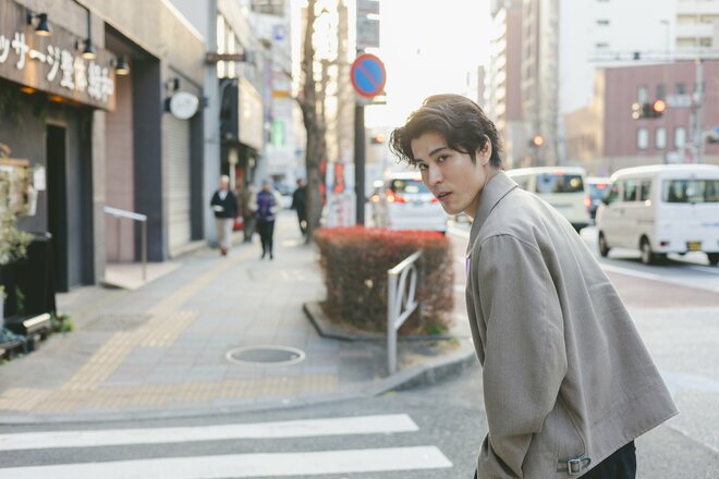 寛一郎　撮影／有坂政晴　ヘアメイク／Taro Yoshida (W)　スタイリスト／石井大（8/10）