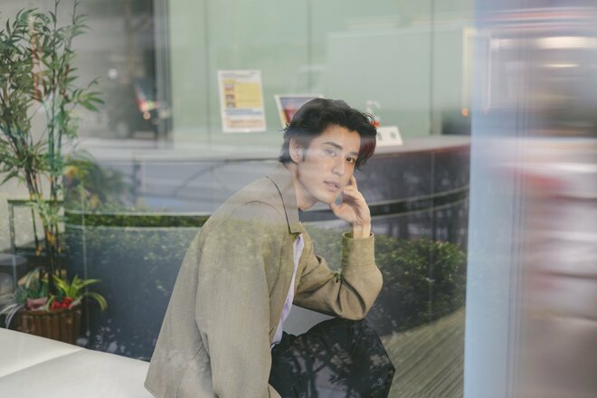 寛一郎　撮影／有坂政晴　ヘアメイク／Taro Yoshida (W)　スタイリスト／石井大（3/10）