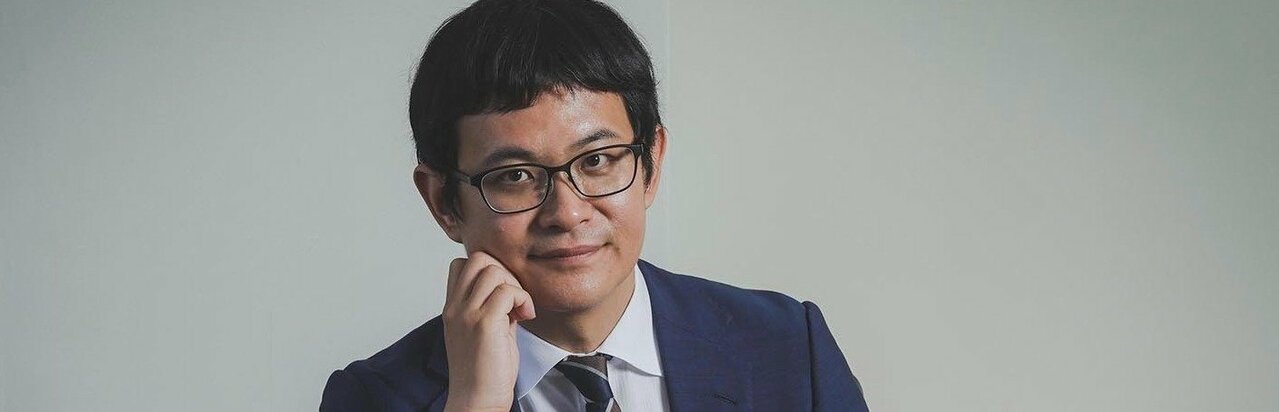 M-1出場も果たした元官僚芸人まつもとが明かす 「車にはねられたい」とまで思い詰めた“霞が関キャリアの実態”}
