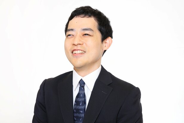 『Ｒ-1ぐらんぷり』第16代王者・濱田祐太郎は視覚障害による社会的制約をネタにしながらも、話には制約を設けない「鮮度が重要なネタをやってます」}