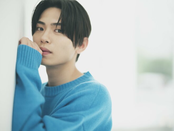 影山拓也　撮影／冨田望　ヘアメイク／大島智恵美（5/9）