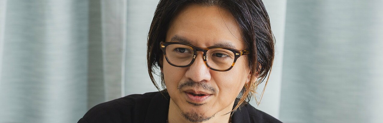 岡本健一『みんな鳥になって』親子役で中島裕翔と共演「舞台という場所に惹（ひ）かれ続けている理由」打ち明ける}
