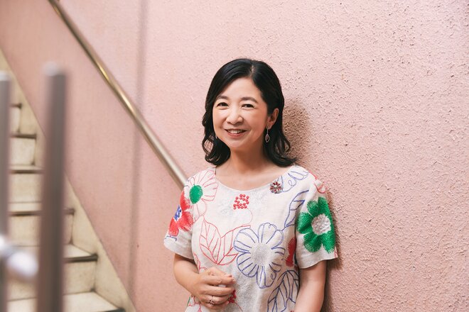 宮崎美子　撮影／有坂政晴　スタイリスト／坂能 翆　ヘアメイク／荒木 由希子（4/6）