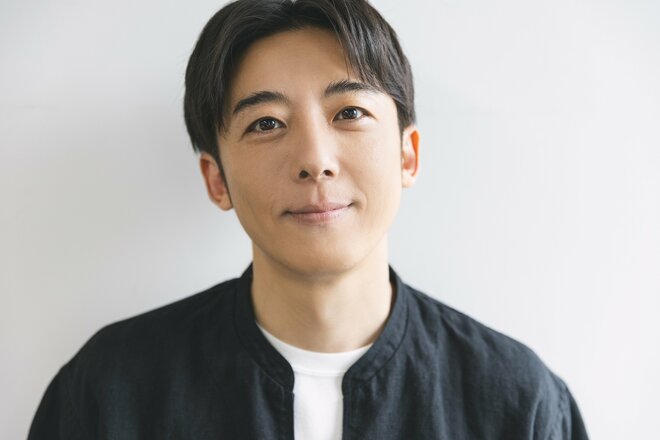 高橋一生　撮影／有坂政晴　ヘアメイク／田中真維（MARVEE）　スタイリスト／秋山貴紀（A inc.）（6/10）