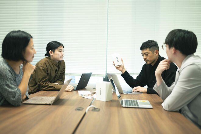 鈴木啓太とAuBの社員たち　撮影／冨田望（3/5）