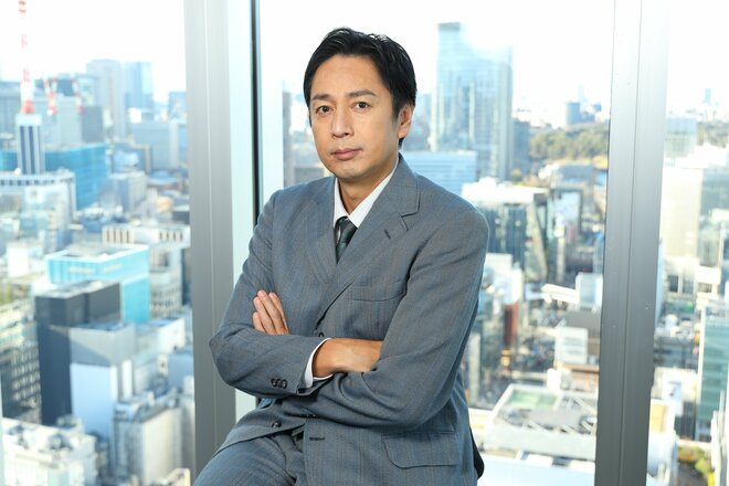 徳井義実　撮影／河村正和（8/10）