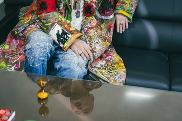 3ページ目) 詩人・三代目魚武濱田成夫を二度見する人々「その顔が見