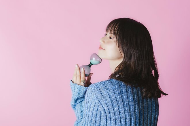 齋藤飛鳥　撮影／有坂政晴　ヘアメイク／猪股真衣子（TRON）　スタイリスト／市野沢祐大（TEN10）（6/9）