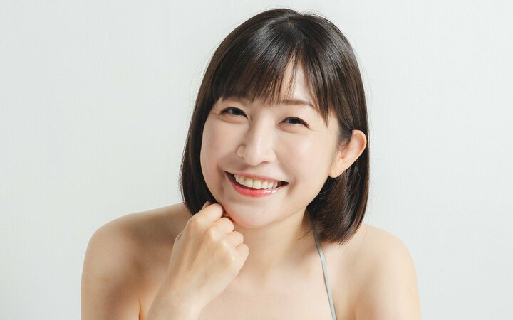 奇跡の45歳・小野真弓｢結婚したの？｣犬猫12匹との田舎暮らし直撃！ アコムCMブレイク時のケタ違いな銀行口座と｢お金がまだある｣マンション即買い秘話 