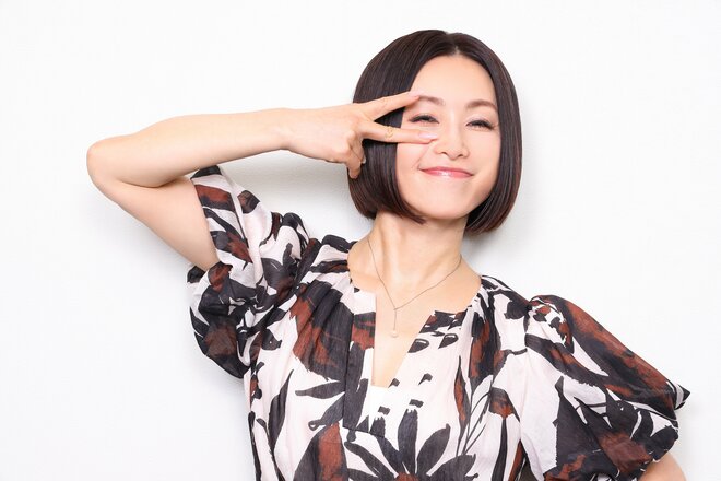 酒井法子　撮影／河村正和　スタイリング／寳田マリ(酒井法子)　ヘアメイク／安達知江(酒井法子)　（6/7）