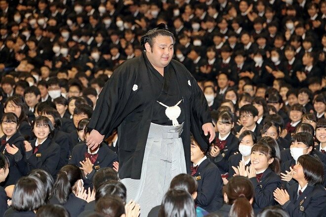 貴景勝初優勝母校の埼玉栄に凱旋（1/11）